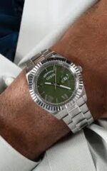 Guess Connoisseur Ανδρικό Ρολόι 42mm Χρονογράφος Μπαταρίας με Ασημί Μεταλλικό Μπρασελέ - Image 3